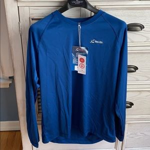 Men’s dark blue Performance tee